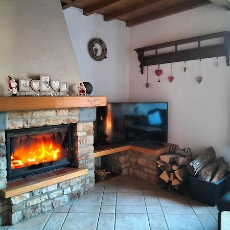 Gite La Dame Au Lit Gite A La Ferme Momignies Ngoại thất bức ảnh